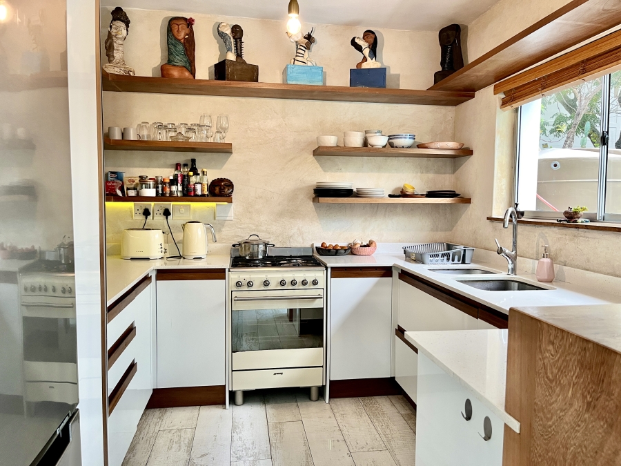 To Let 1 Bedroom Property for Rent in Sea Point Western Cape
